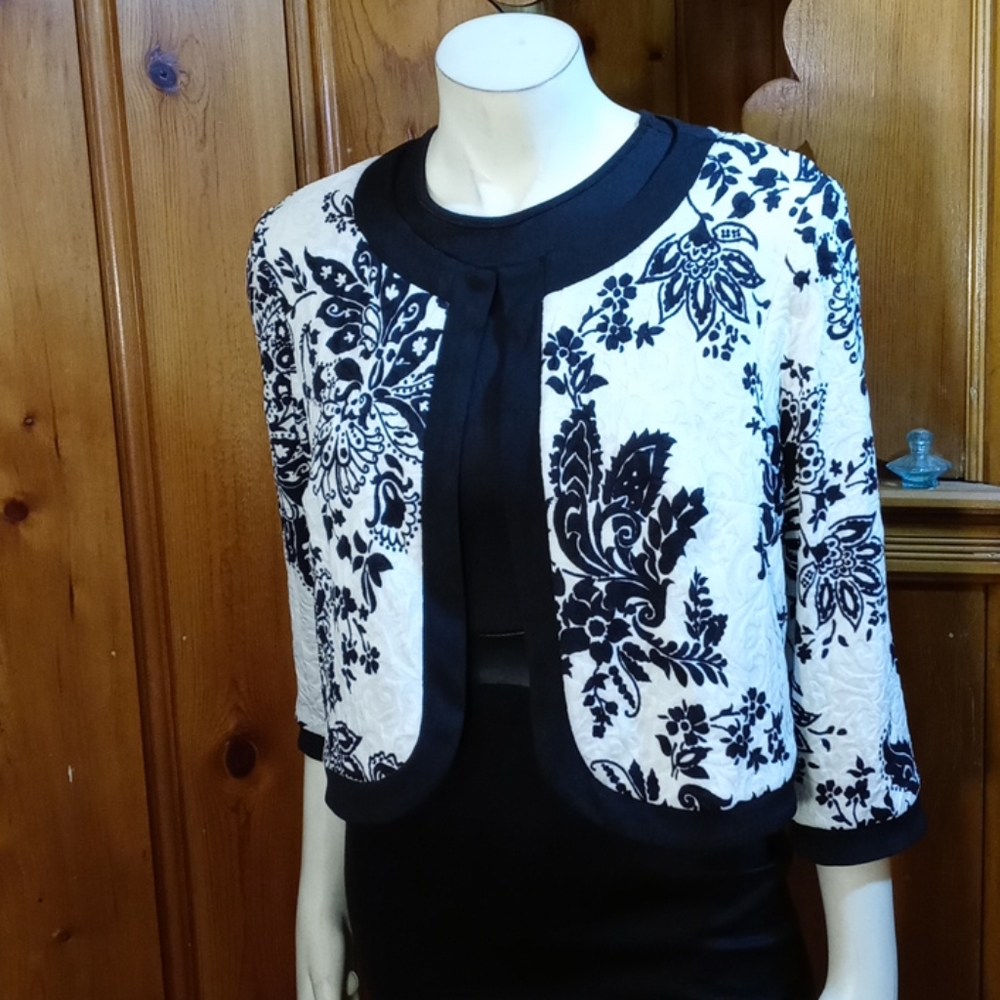 K.Studio Shrug
